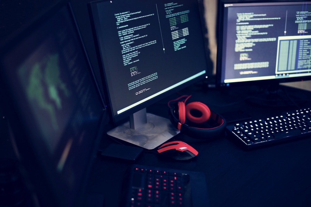 Code auf Bildschirmen